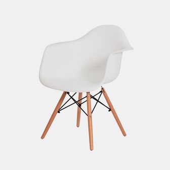 cadeira-eiffel-com-braco-e-base-madeira-branco-fundo-branco